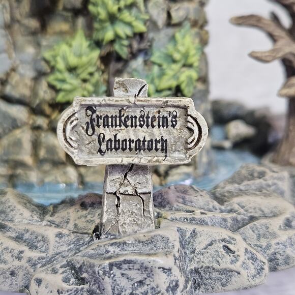 Hawthorne Village Universal Monster Frankenstein Castle Light Figurine Halloween - Picture 12 of 16